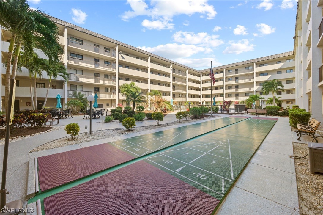 2121 Collier AVE 306