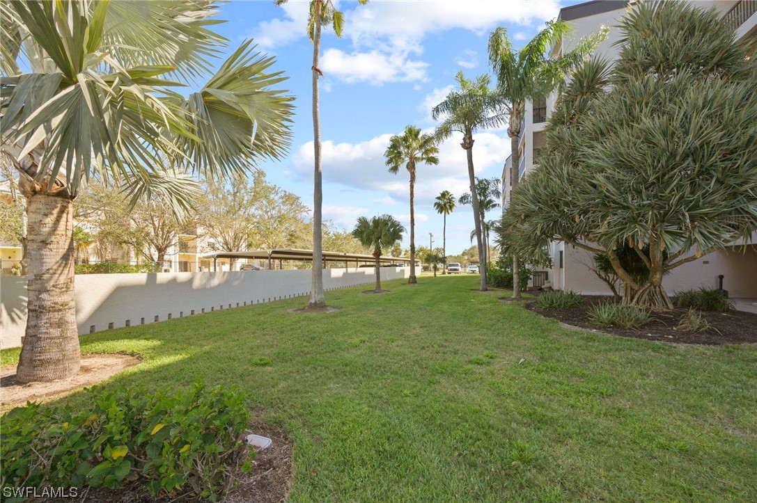 2121 Collier AVE 306