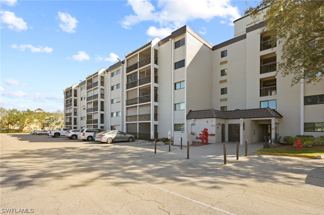 2121 Collier AVE 306