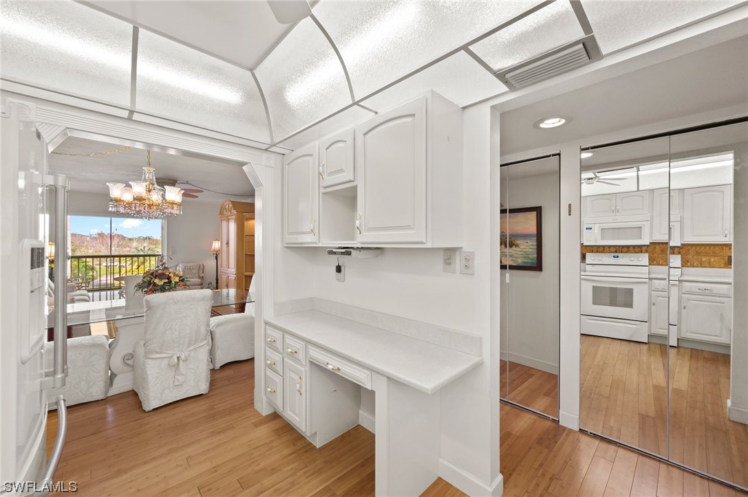2121 Collier AVE 306