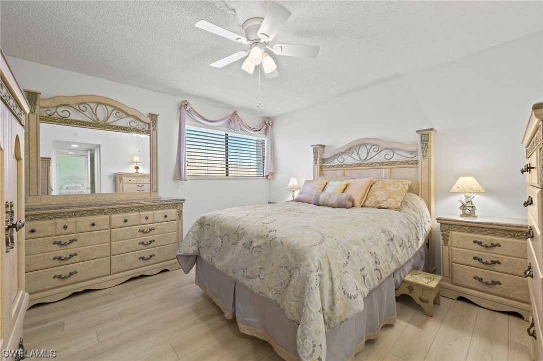 2121 Collier AVE 306