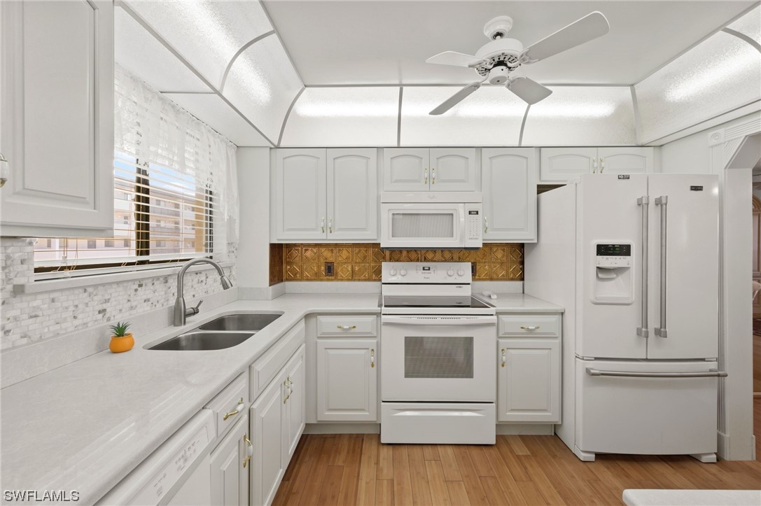 2121 Collier AVE 306