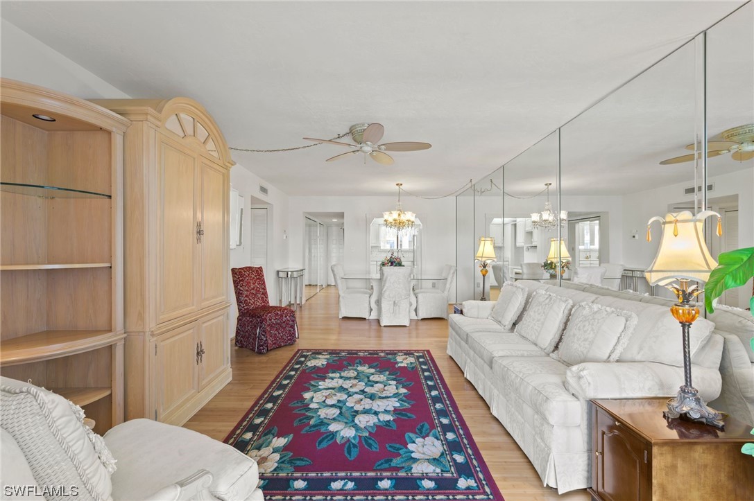 2121 Collier AVE 306