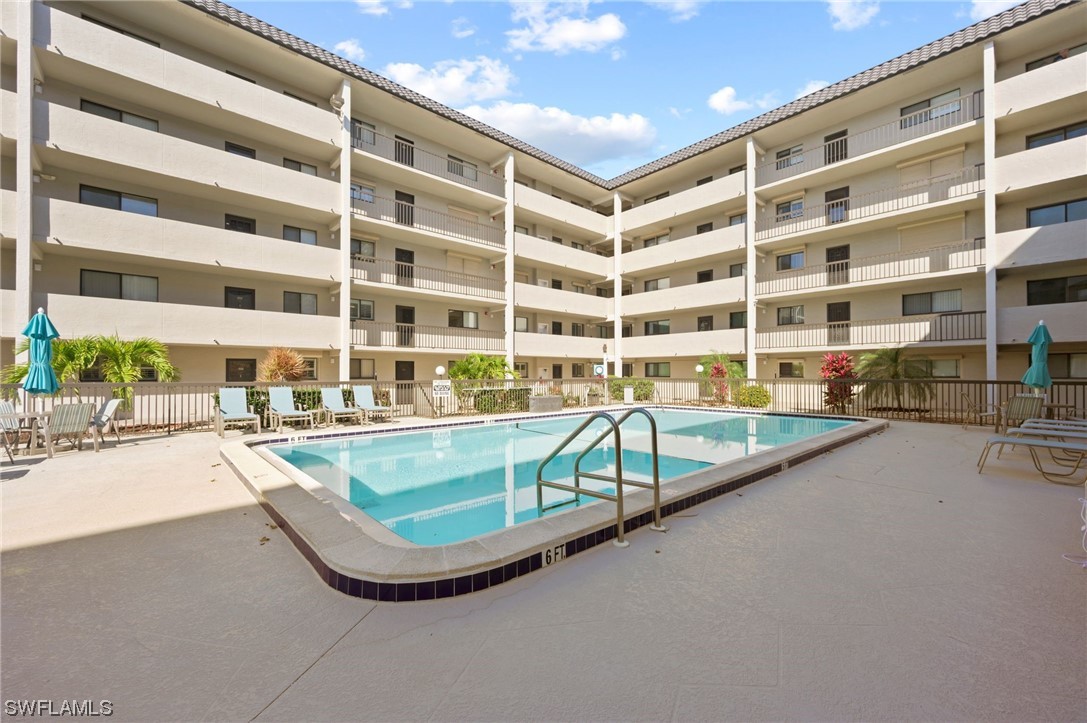 2121 Collier AVE 306