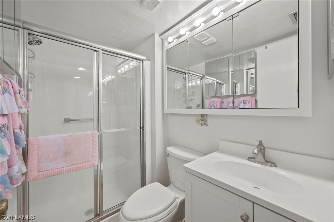2121 Collier AVE 306