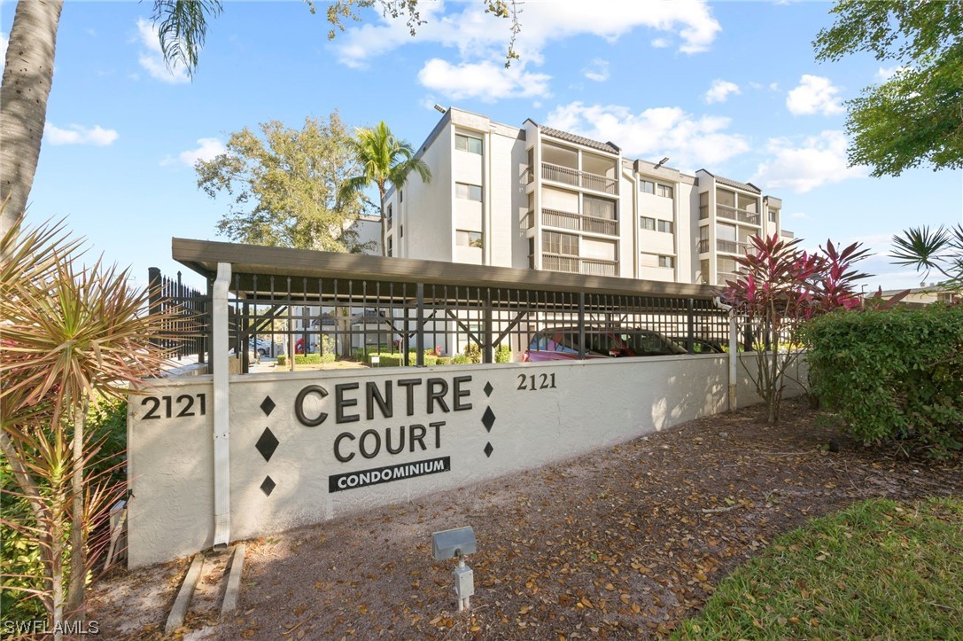 2121 Collier AVE 306