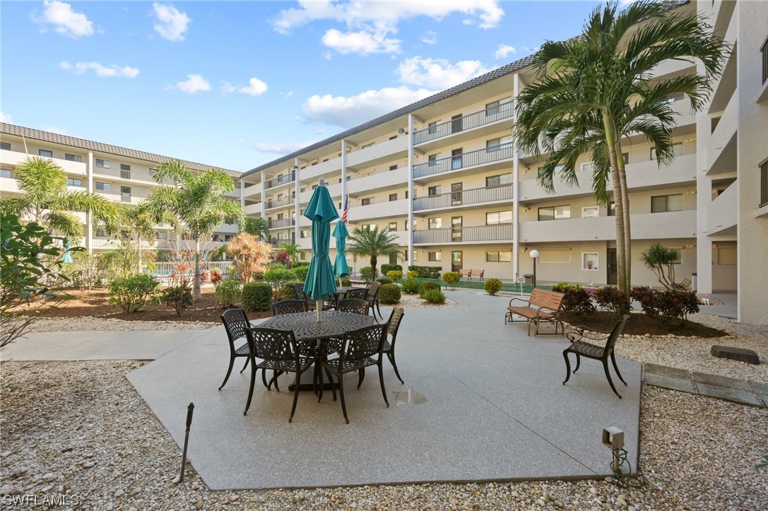 2121 Collier AVE 306