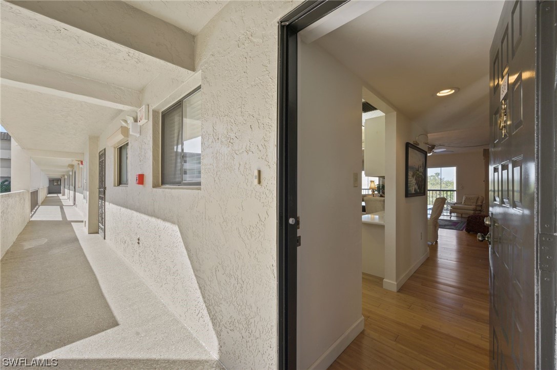 2121 Collier AVE 306