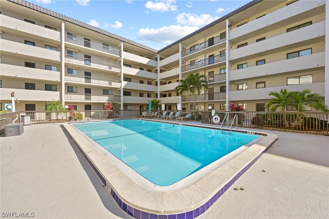 2121 Collier AVE 306