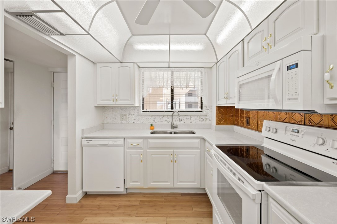 2121 Collier AVE 306