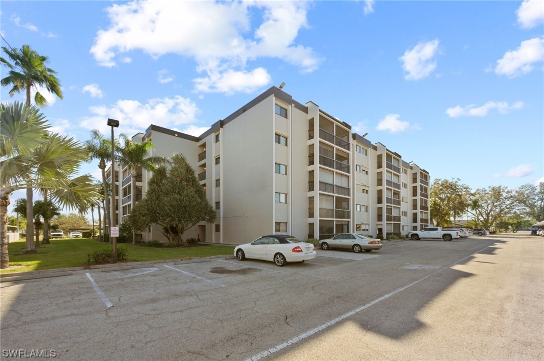 2121 Collier AVE 306