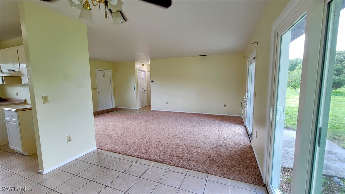 4049 N Edgewater CIR