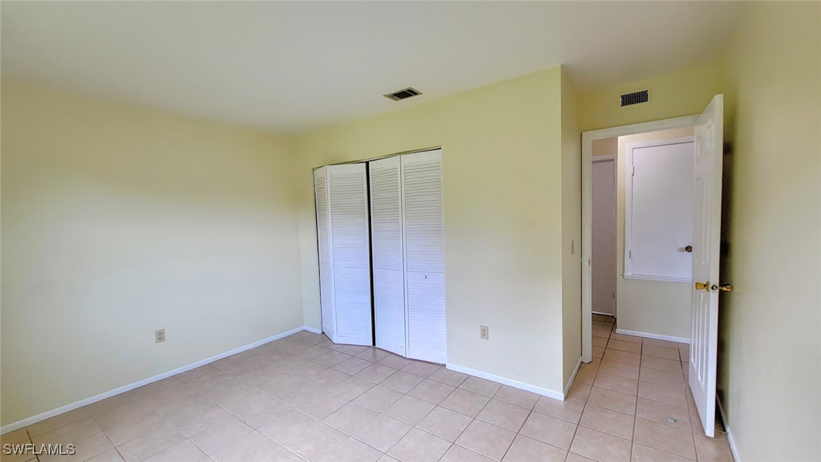 4049 N Edgewater CIR
