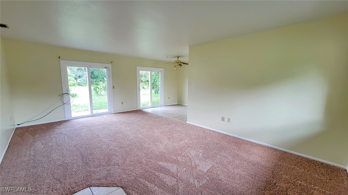 4049 N Edgewater CIR
