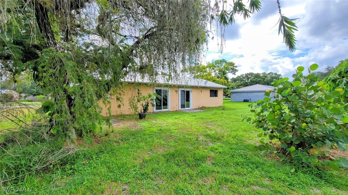 4049 N Edgewater CIR
