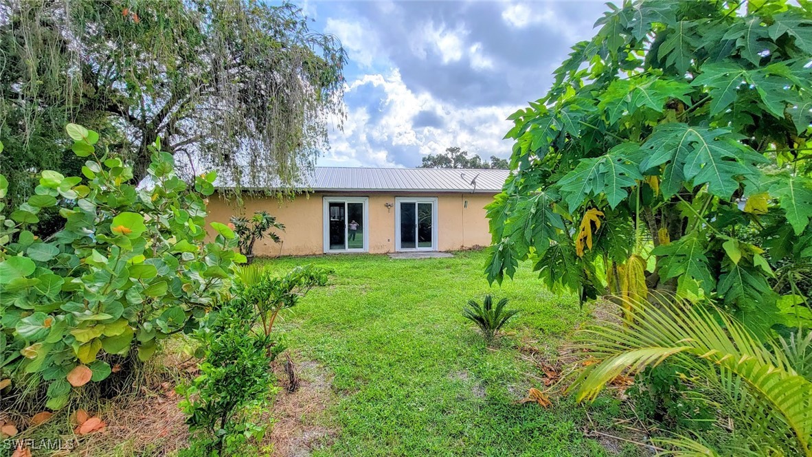 4049 N Edgewater CIR