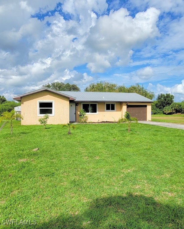4049 N Edgewater CIR