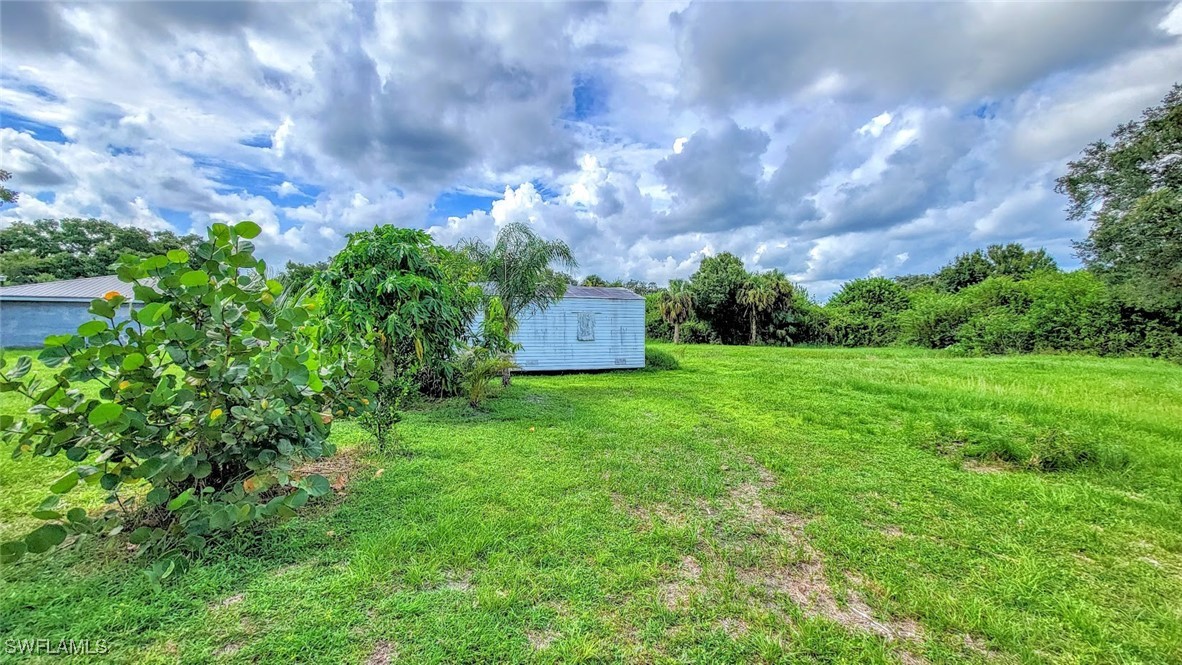 4049 N Edgewater CIR