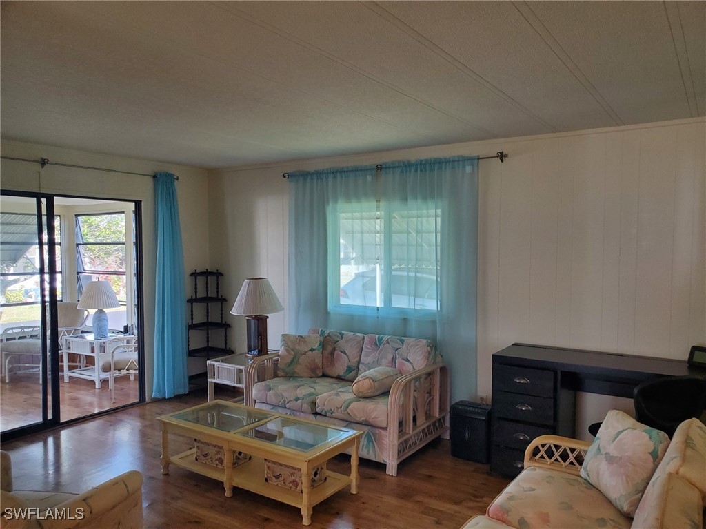 583 Daisy DR