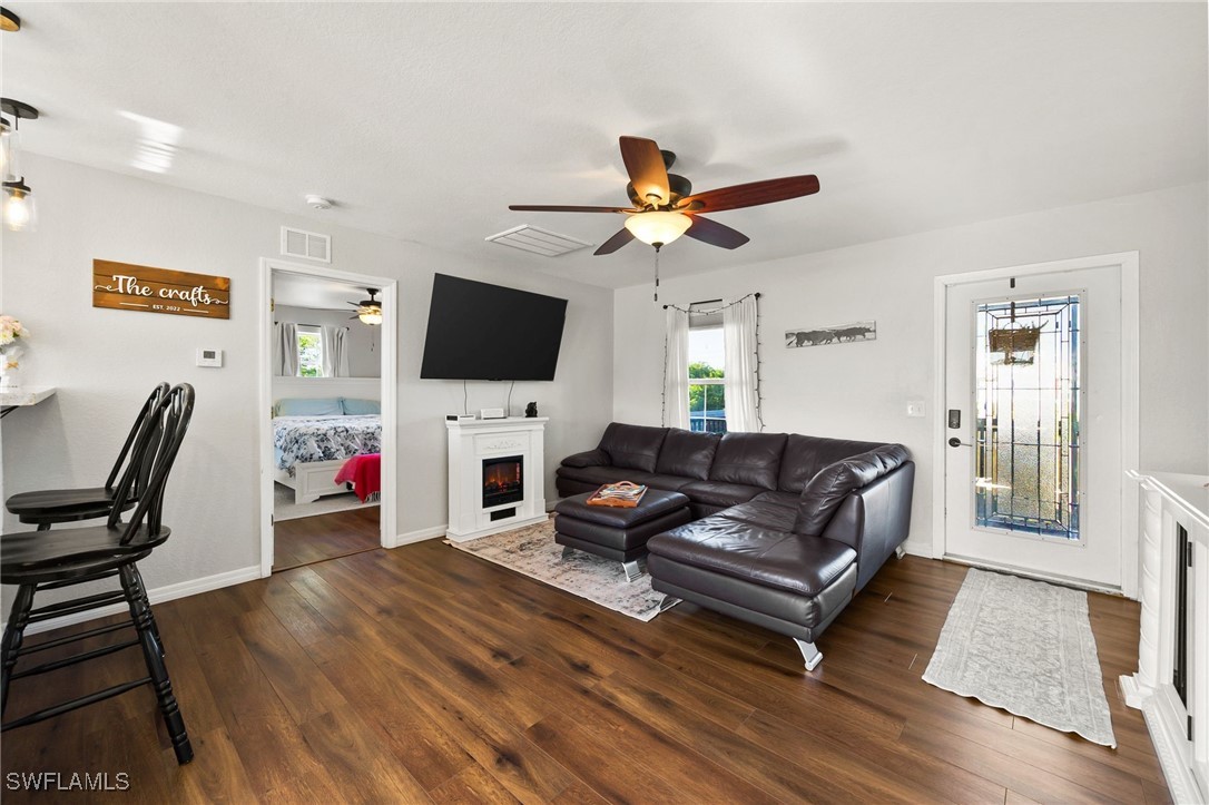 1102 Oak AVE