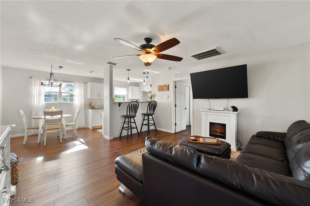 1102 Oak AVE