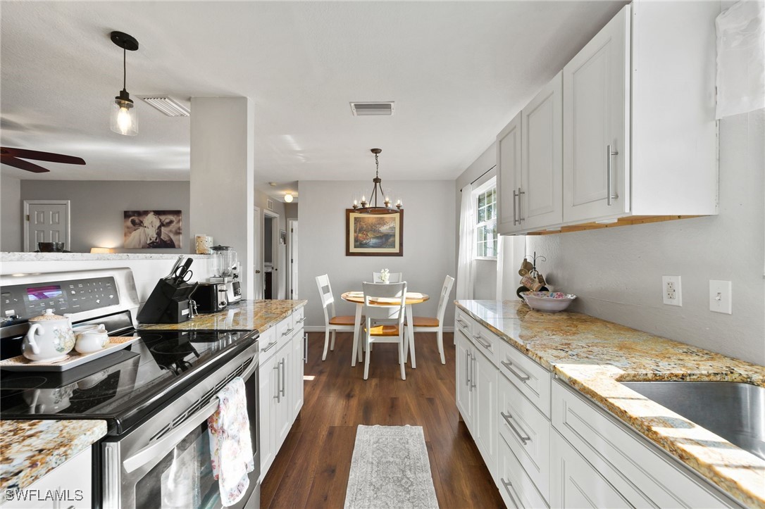 1102 Oak AVE