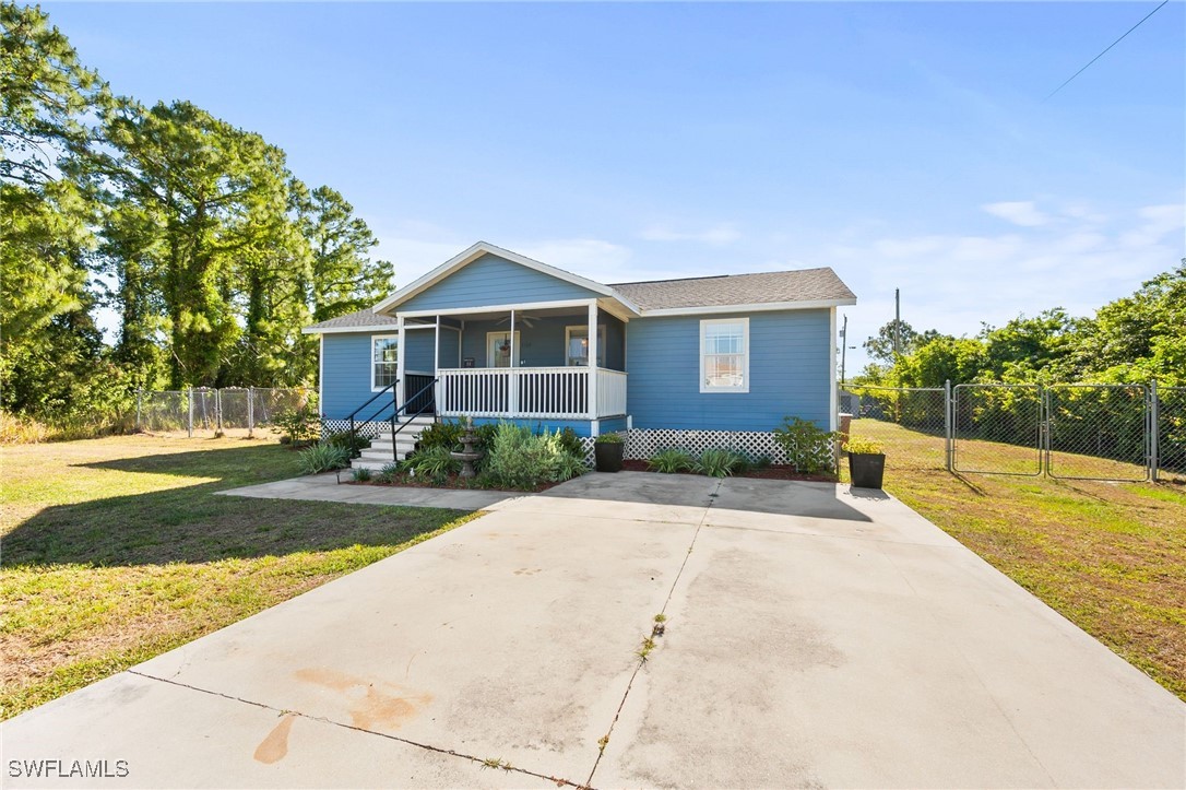 1102 Oak AVE