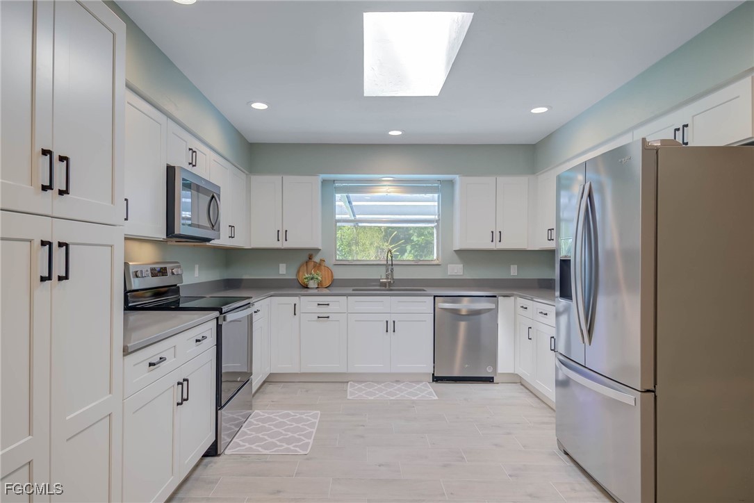 920 Altadena DR