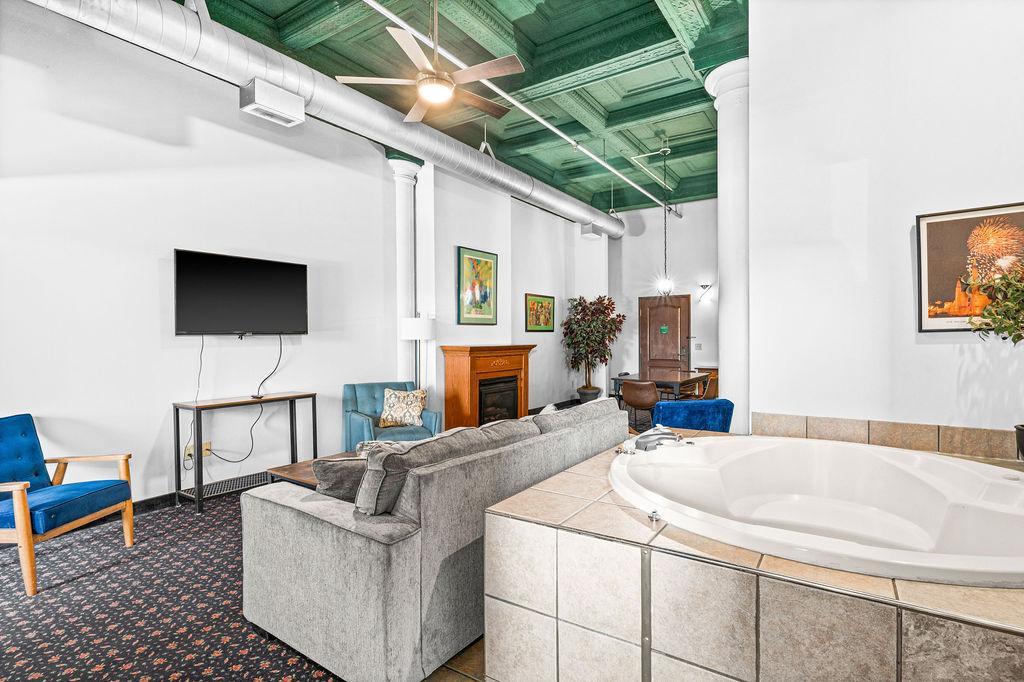 325 S Lake Avenue Unit: 1204