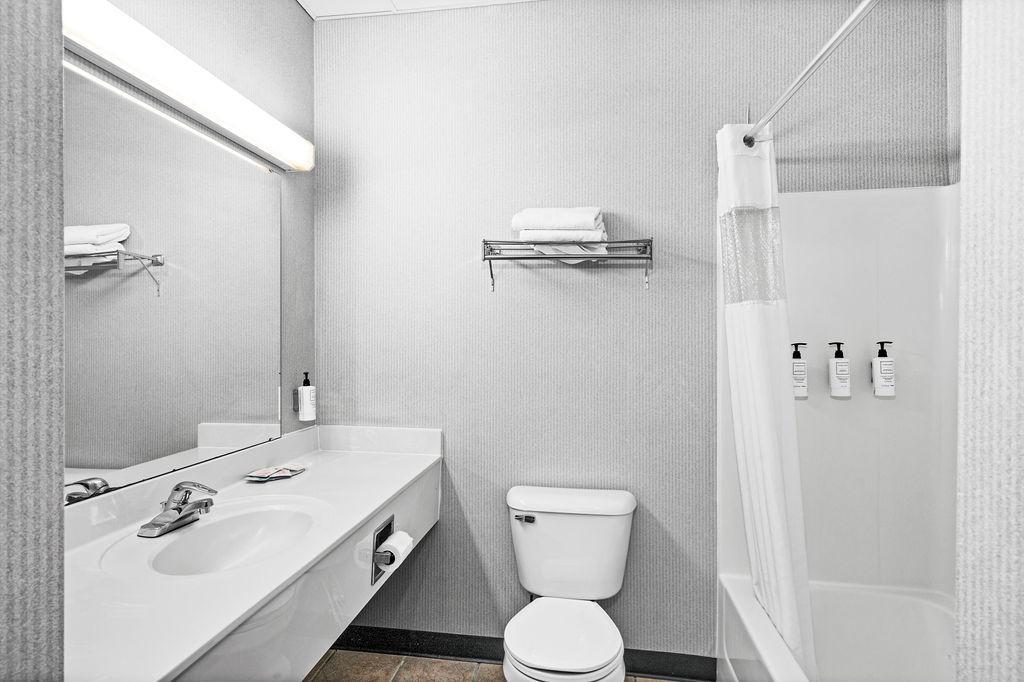 325 S Lake Avenue Unit: 1204