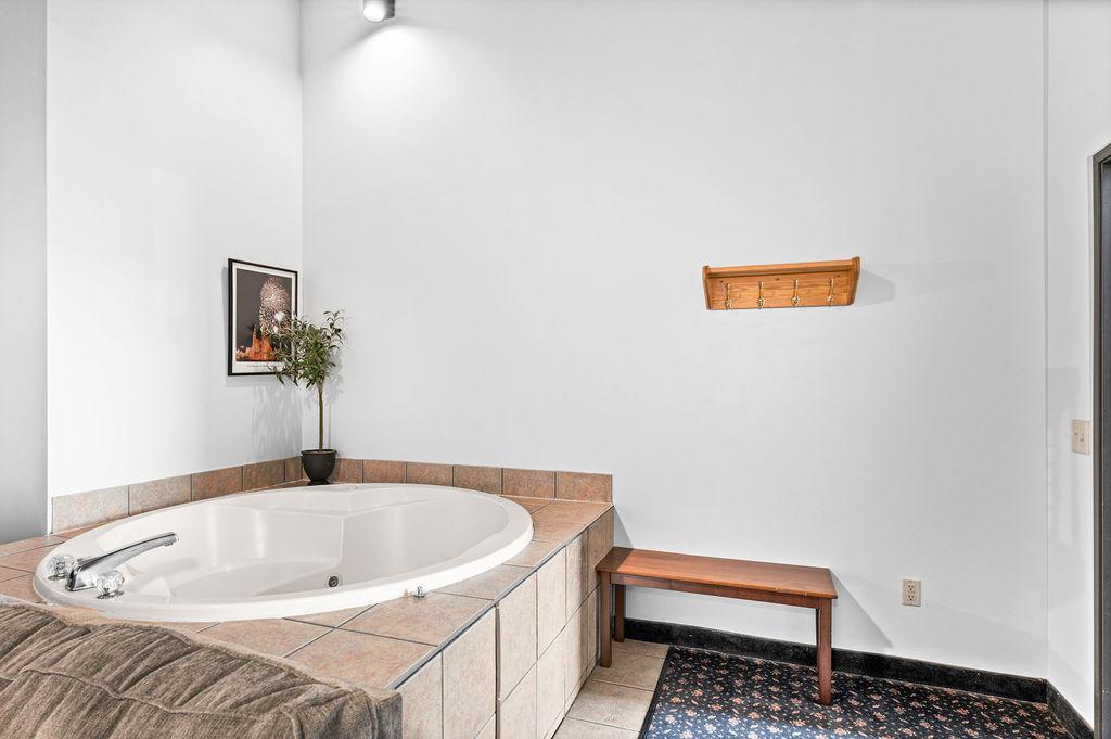325 S Lake Avenue Unit: 1204
