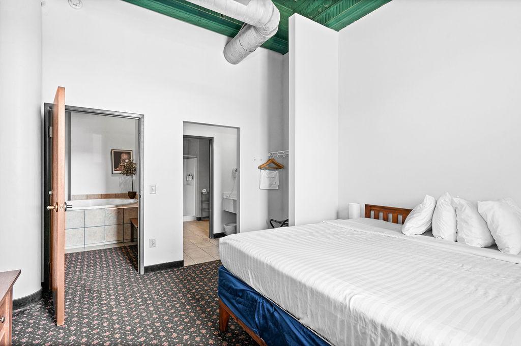 325 S Lake Avenue Unit: 1204