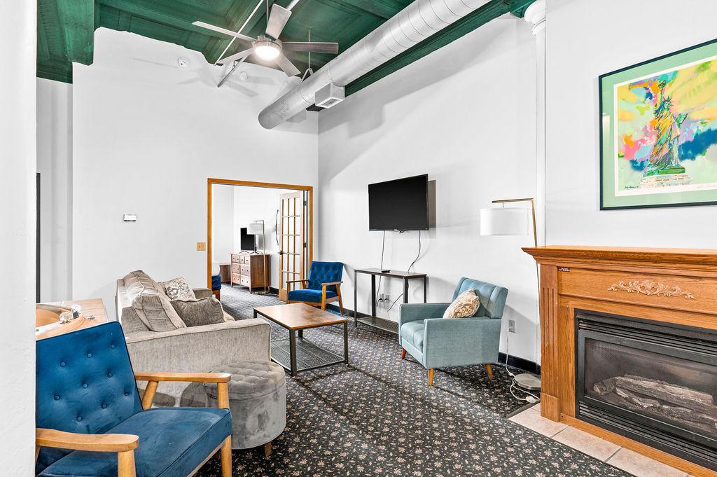 325 S Lake Avenue Unit: 1204