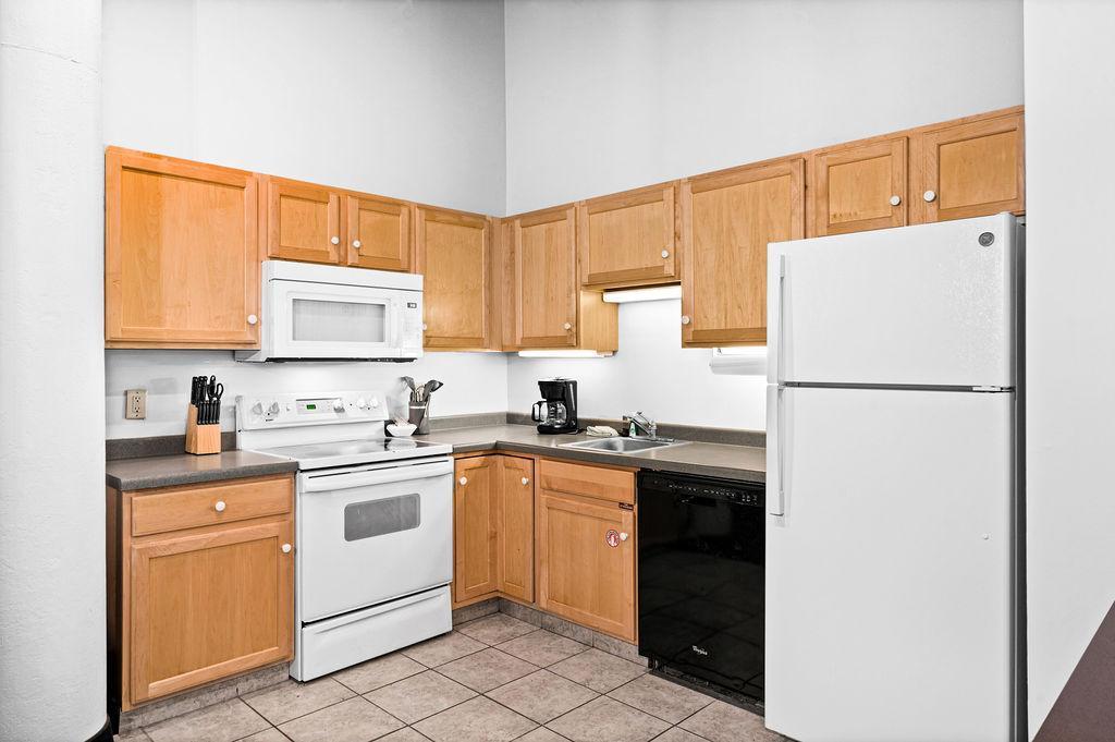 325 S Lake Avenue Unit: 1204