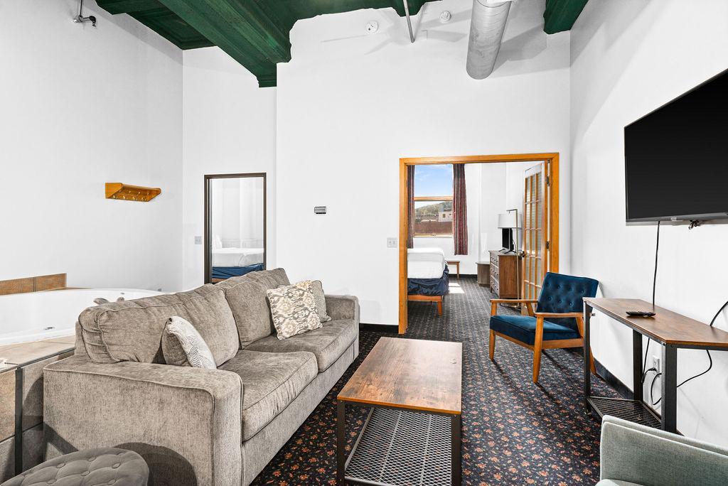 325 S Lake Avenue Unit: 1204