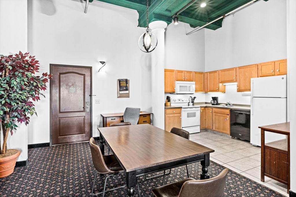 325 S Lake Avenue Unit: 1204