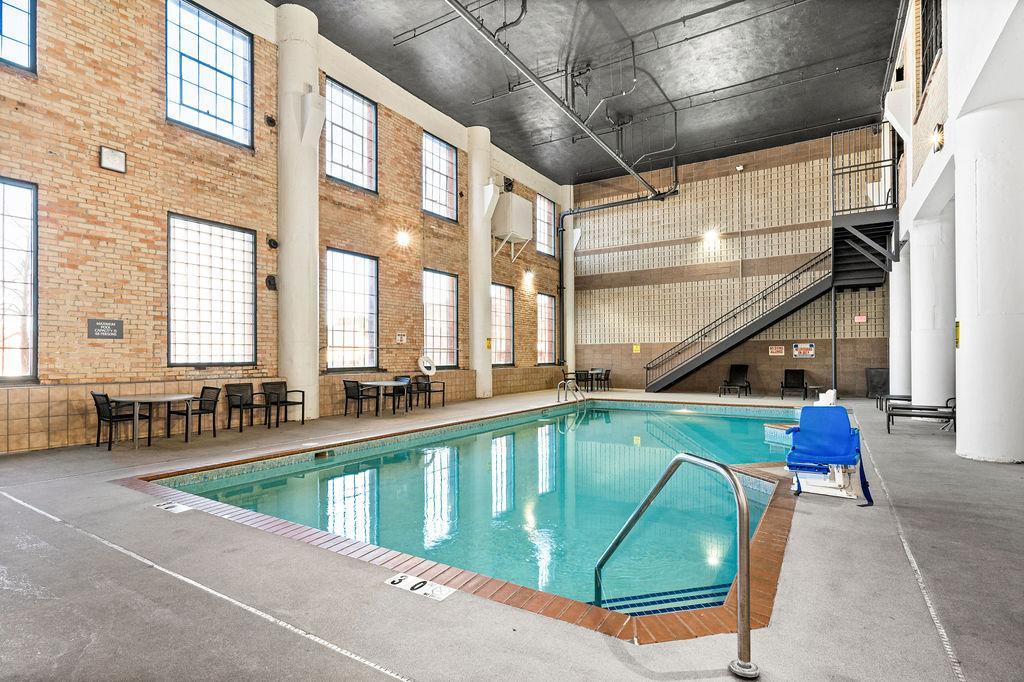 325 S Lake Avenue Unit: 1204