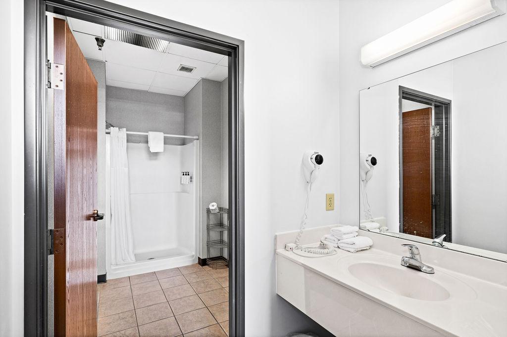 325 S Lake Avenue Unit: 1204