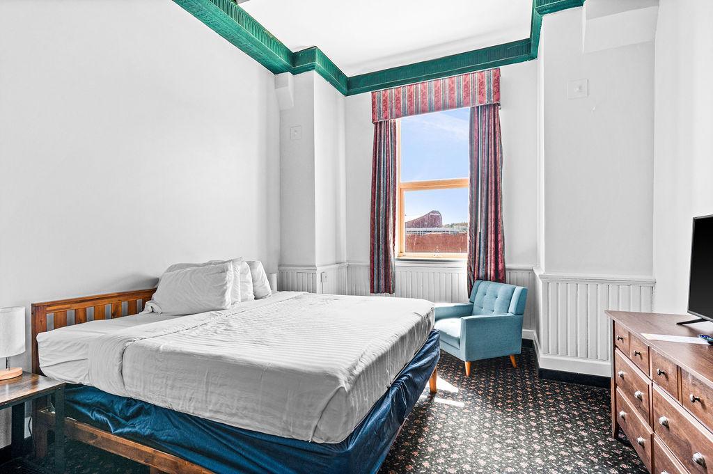 325 S Lake Avenue Unit: 1204