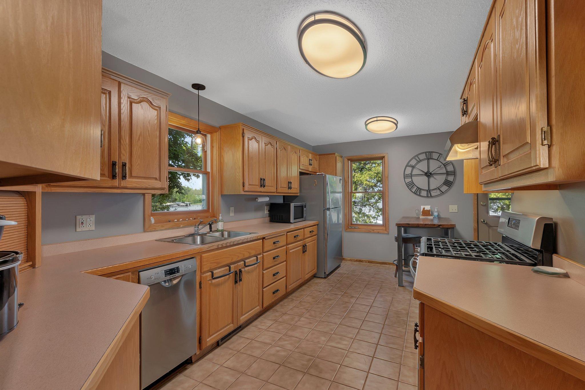 6828 Woodward Lane