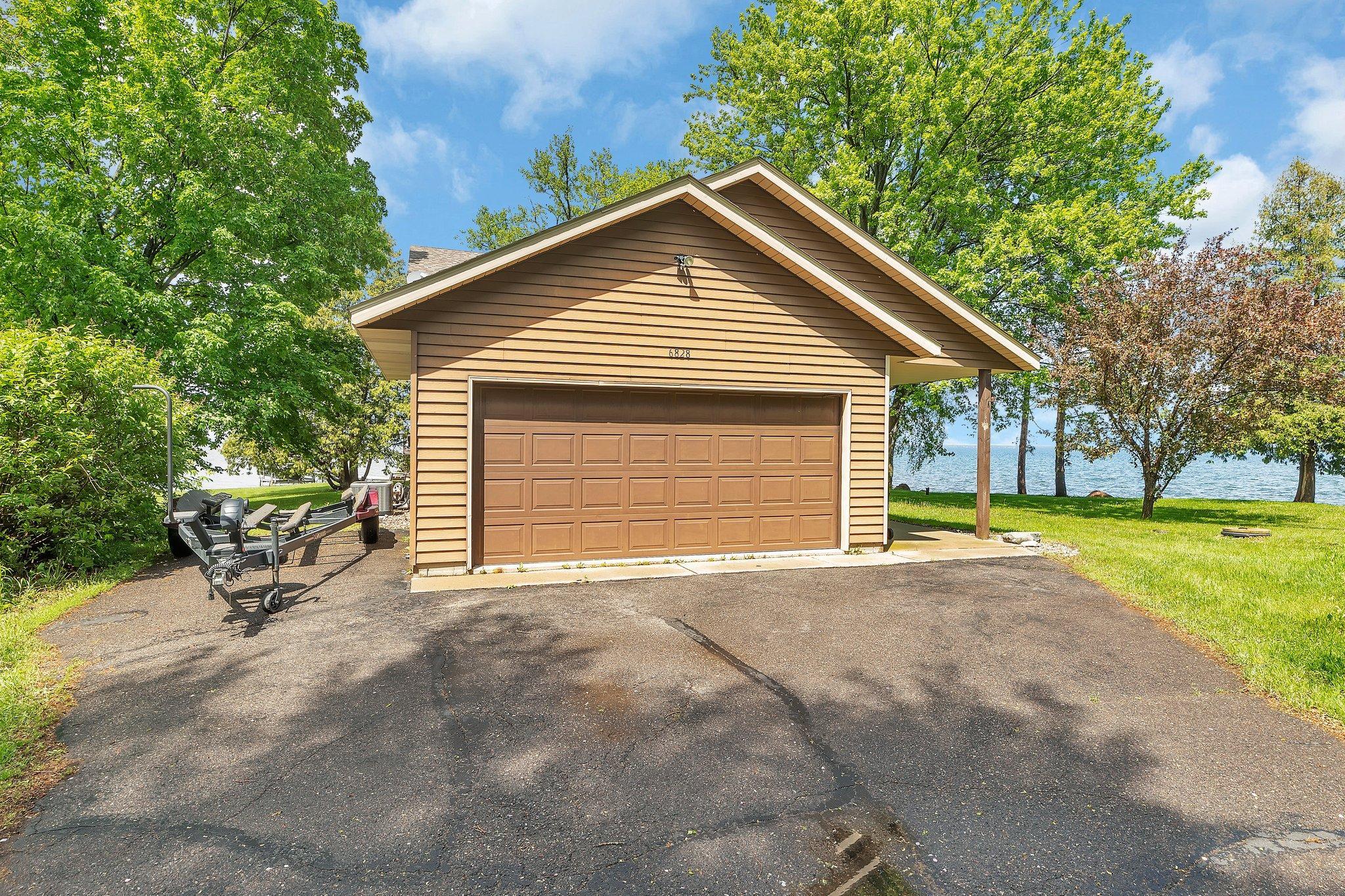 6828 Woodward Lane