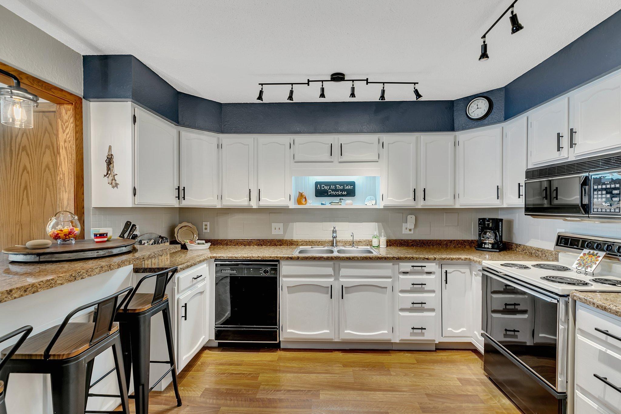 7595 N Shore Drive Unit: 402