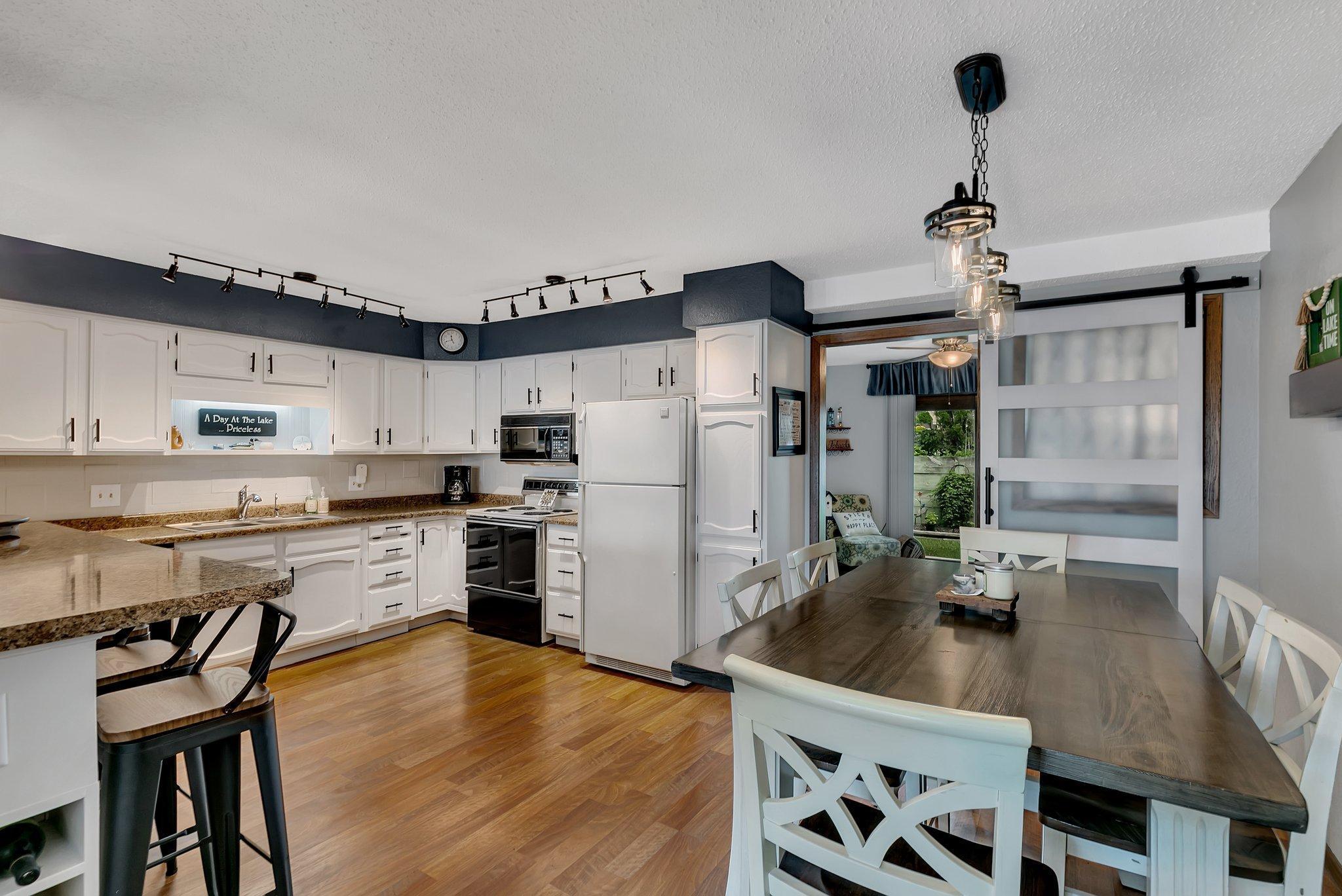 7595 N Shore Drive Unit: 402