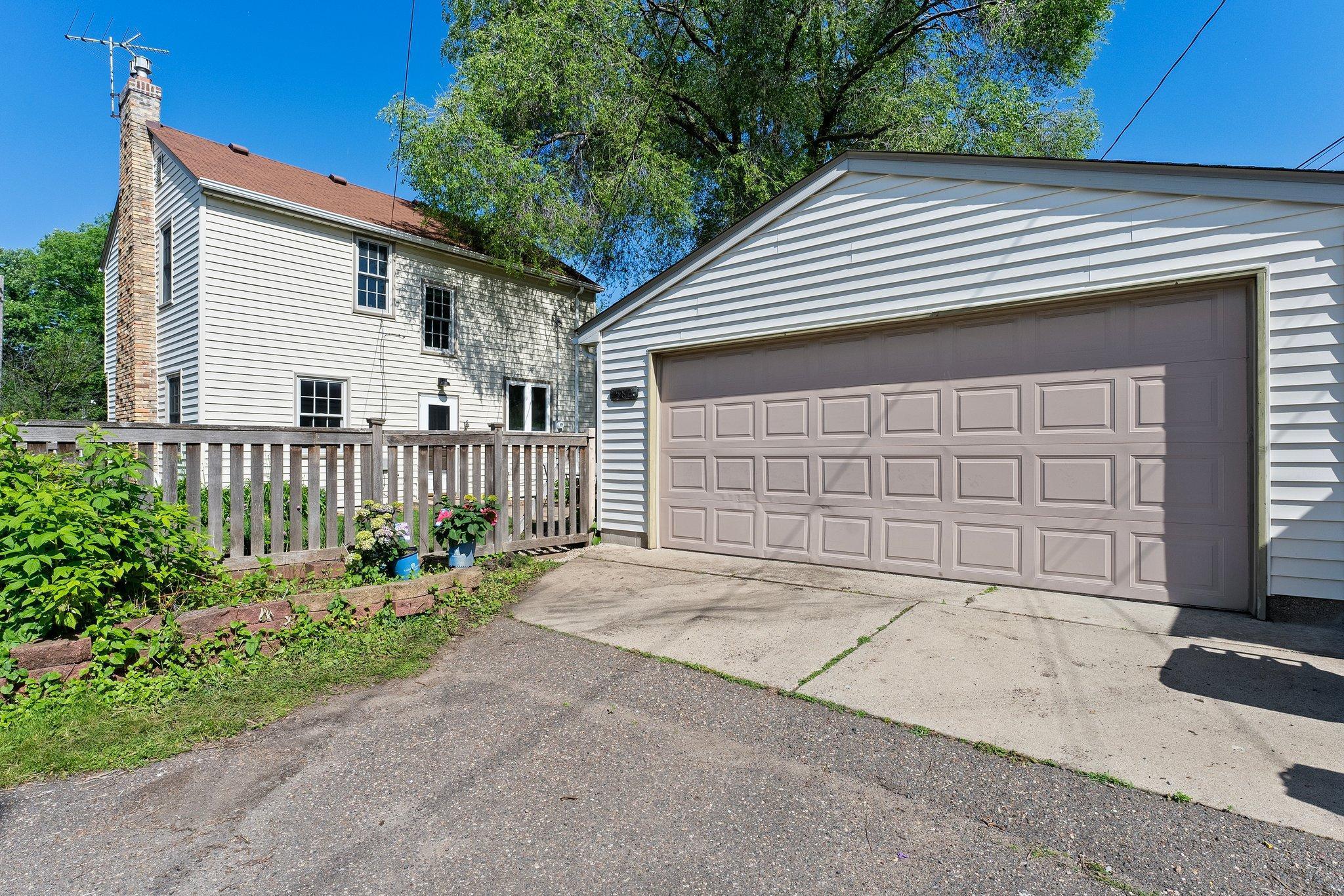 582 Cretin Avenue S
