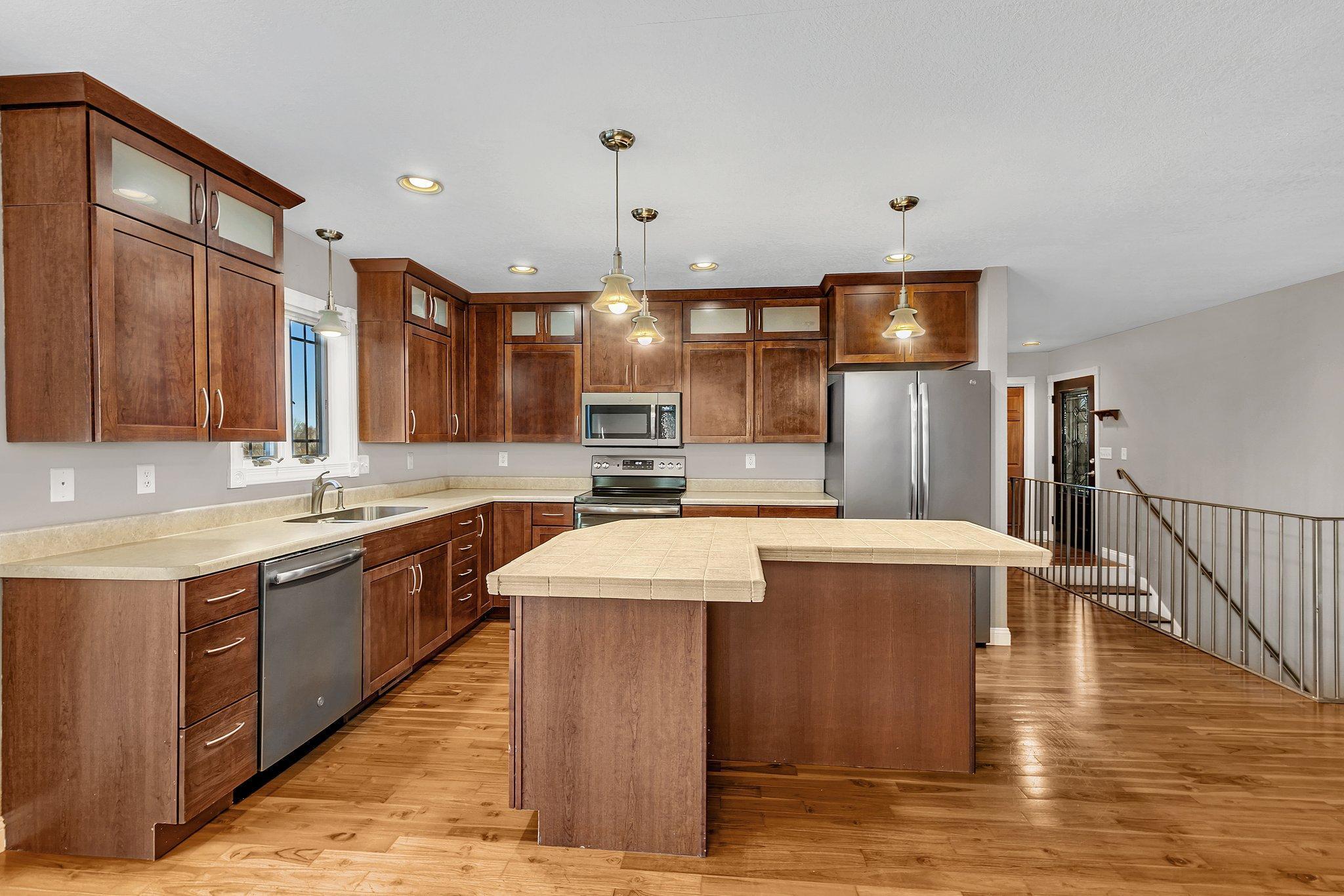 16118 Golfview Road NE