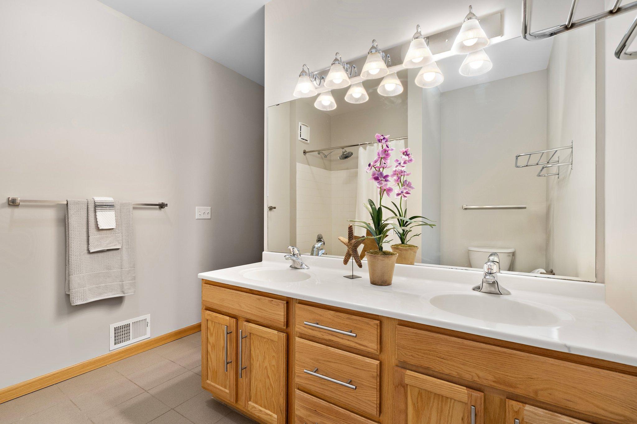 2566 Ellis Avenue Unit: 110