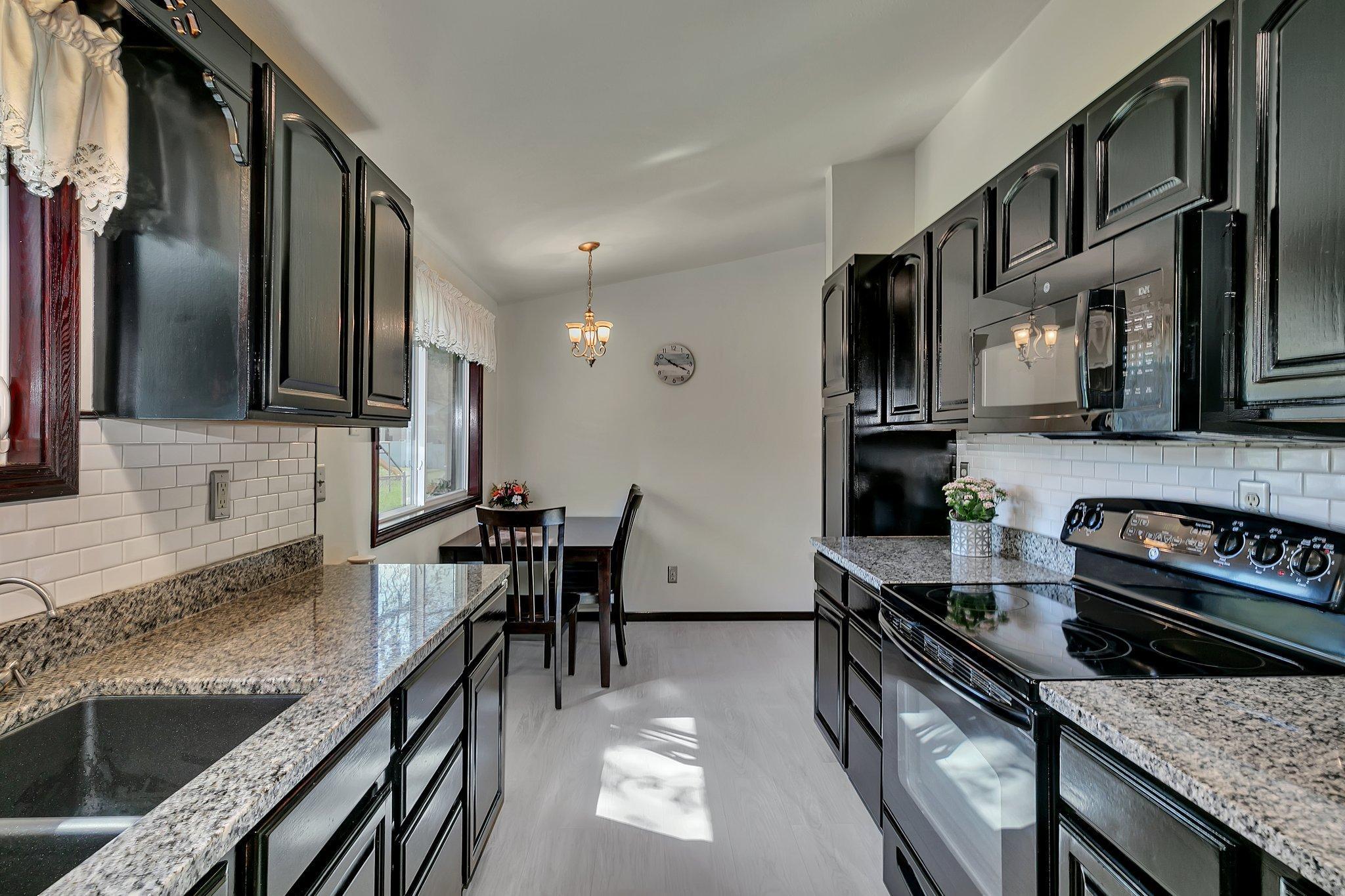 325 Main Street S