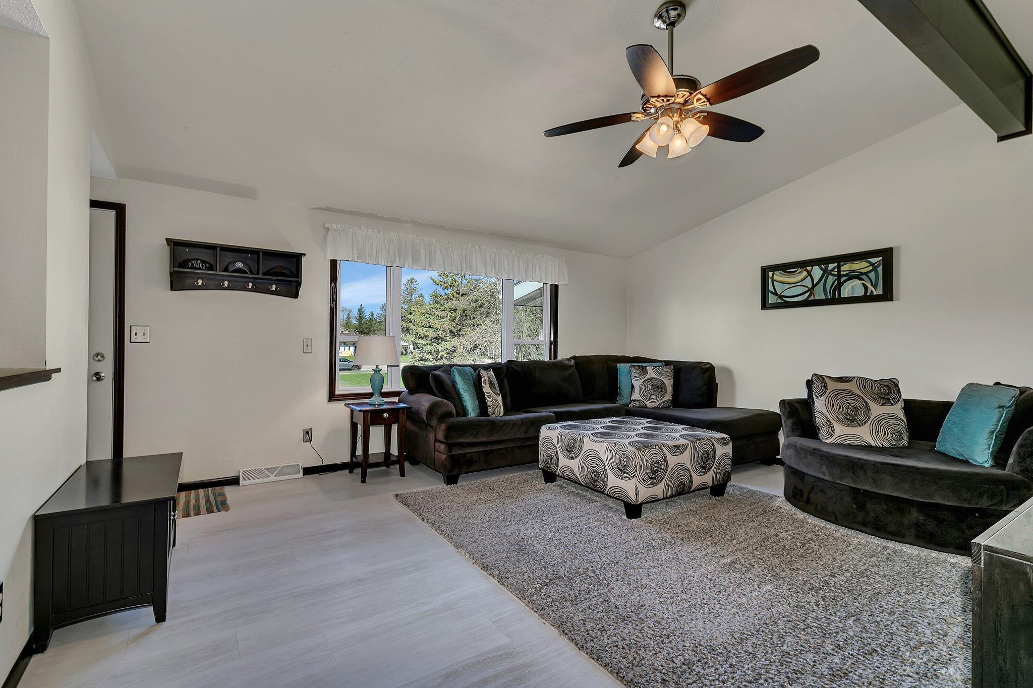 325 Main Street S