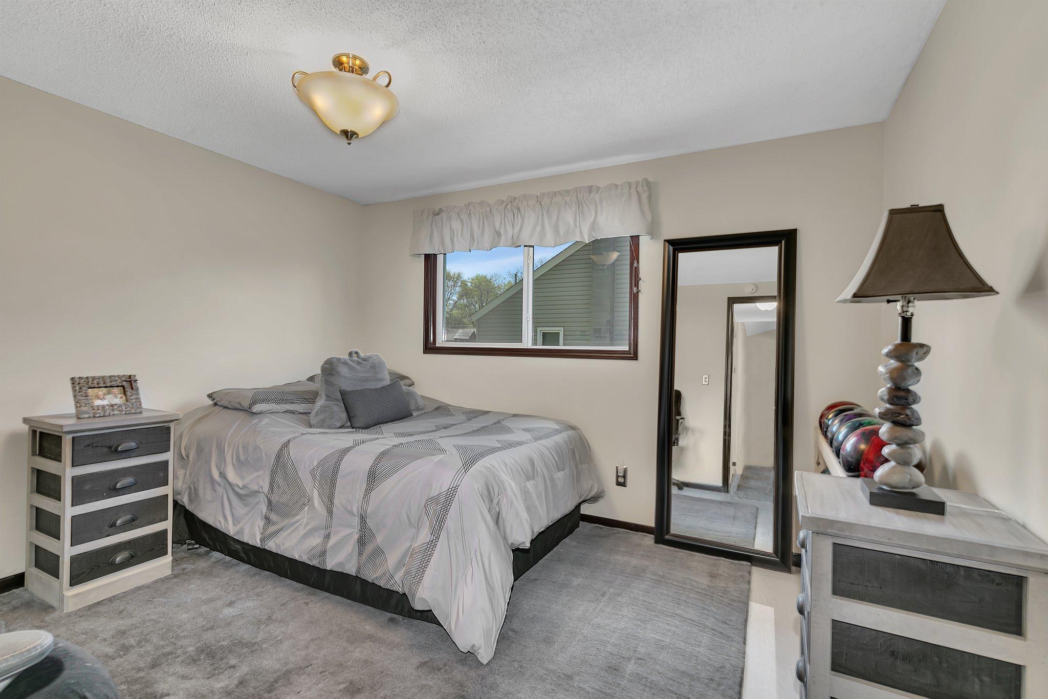 325 Main Street S