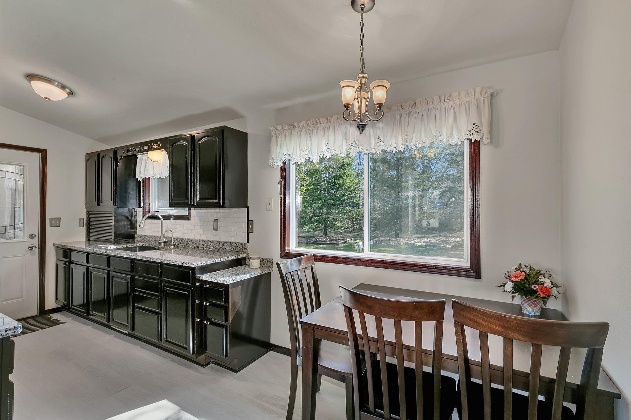 325 Main Street S